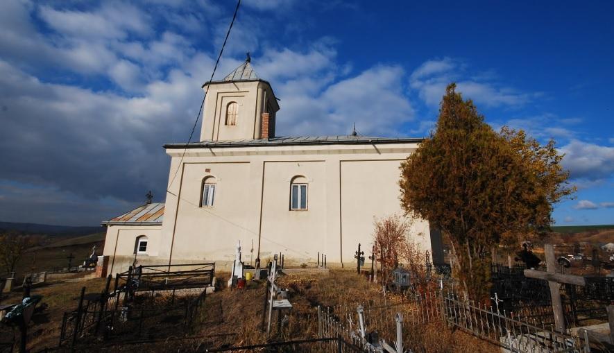 Biserica - vedere exterioară